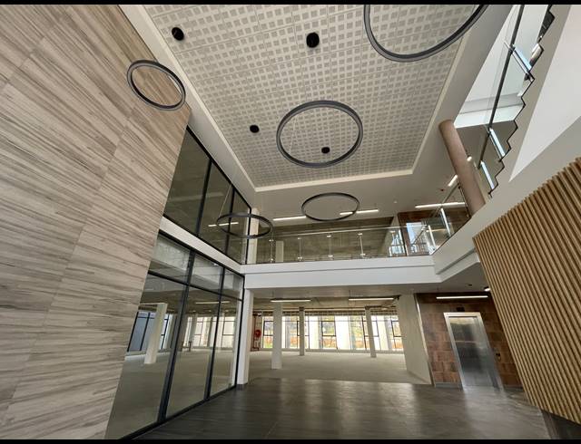 2,173M² OFFICE TO LET IN BRYANSTON